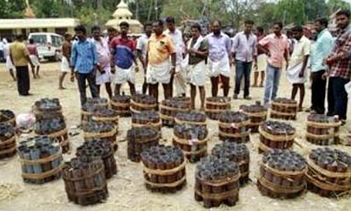 கேரளக் கோயிலில் கோர விபத்து: 5 பேர் கைது 